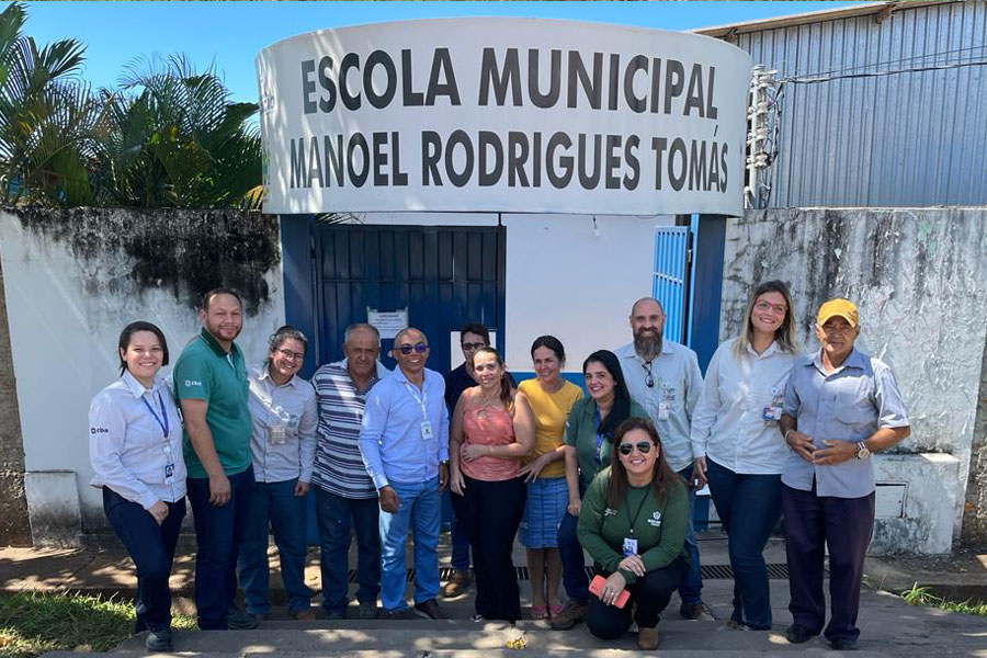 Pessoas apoiando o projeto de plantio mudas em escolas públicas de Niquelândia - GO